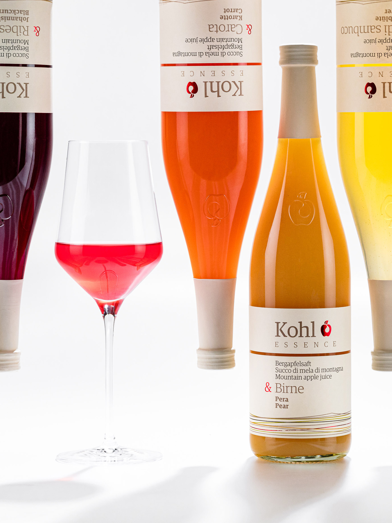 Unser Kulinarik-Partner: Flaschen mit Kohl Bergapfelsaft aus Südtirol 