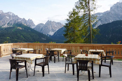 Rifugio al pendio Monte Elmo (1610 m)