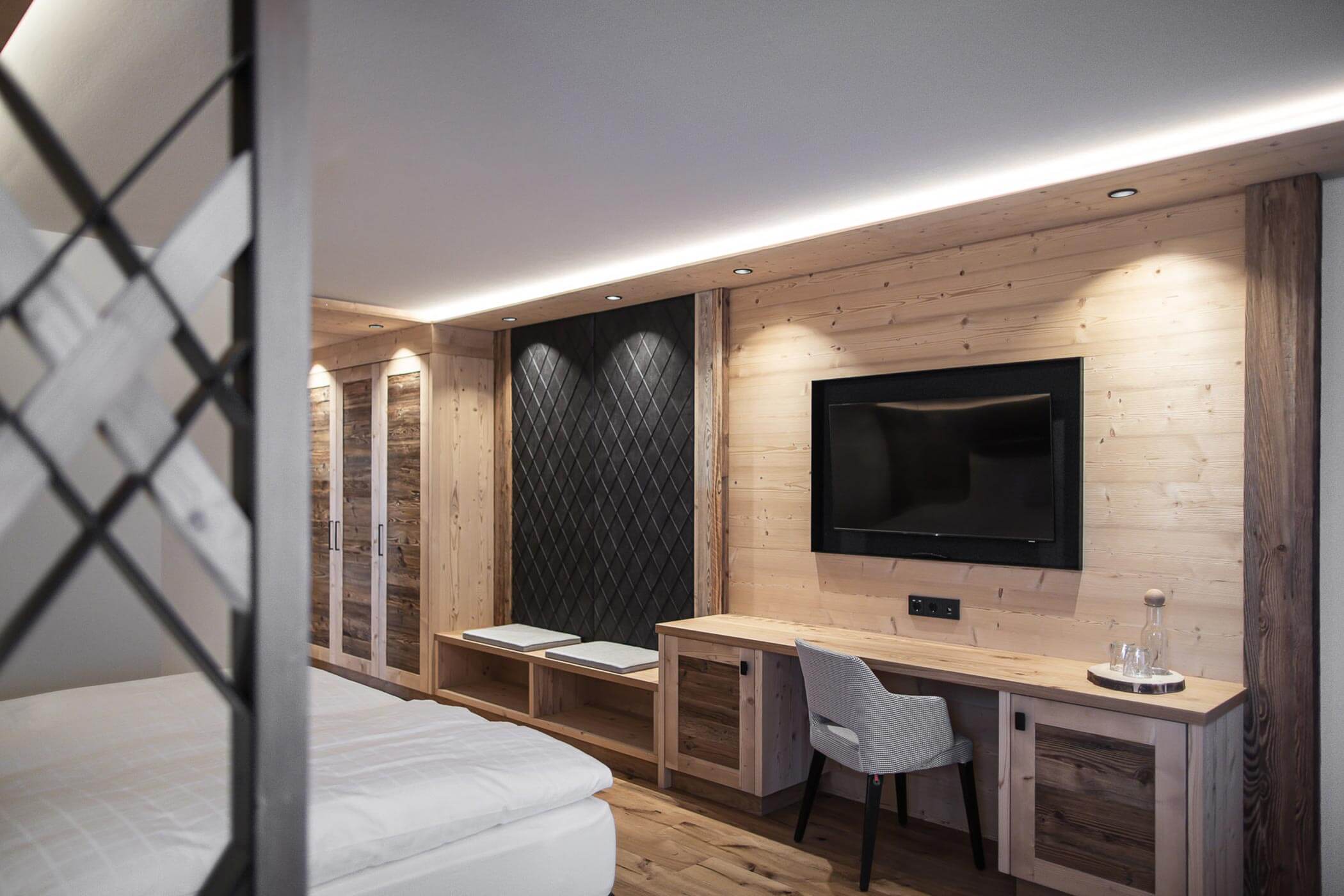 Scrivania e televisione
